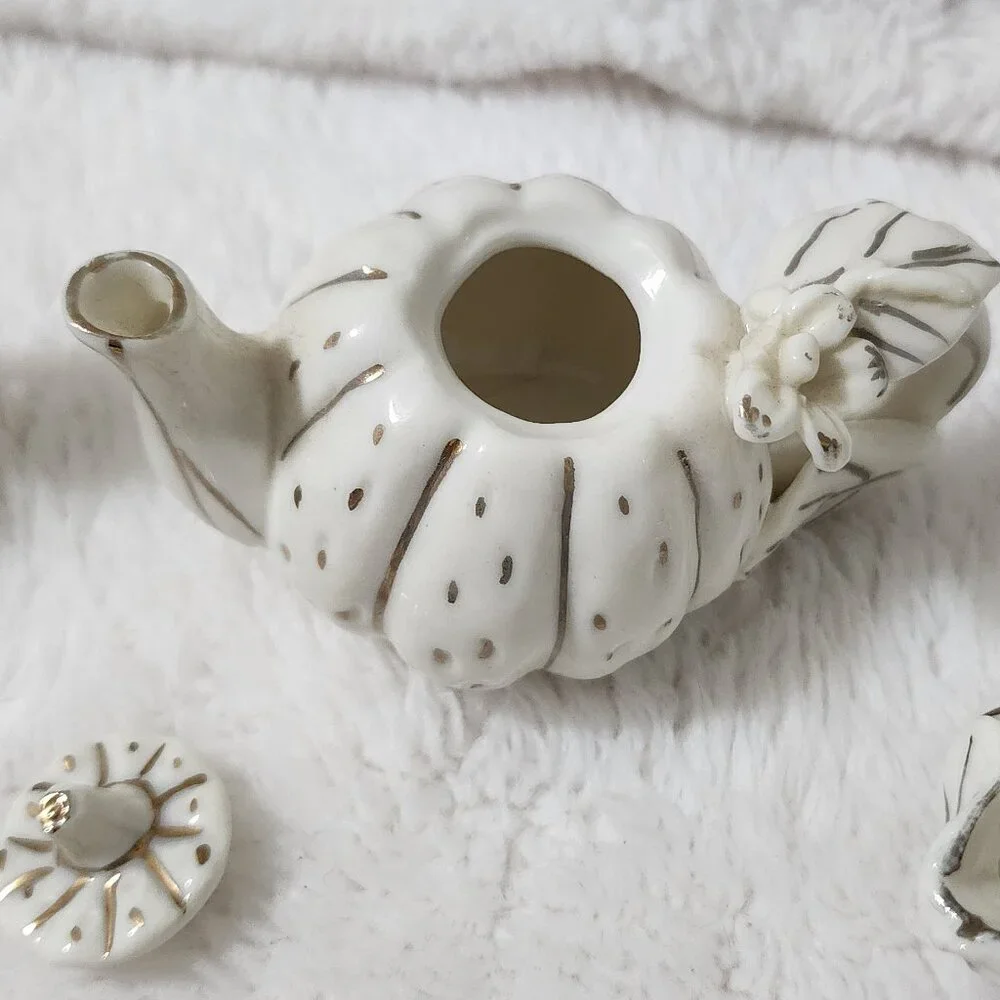 Ceramic, Mini Tea Set, Tea Pot, Sugar Bowl, Cream and two Cups, two have lids. - Picture 4 of 6